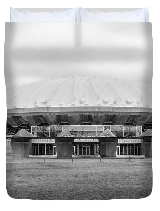 Basketball Duvet Cover featuring the photograph University of Illinois State Farm Center by John McGraw