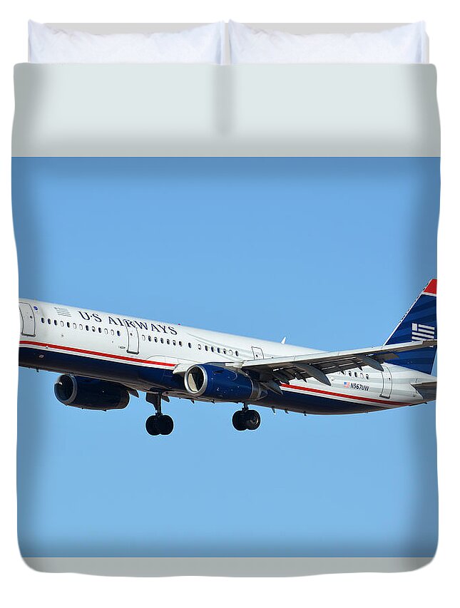 Airplane Duvet Cover featuring the photograph US Airways Airbus A321-231 N567UW by Brian Lockett