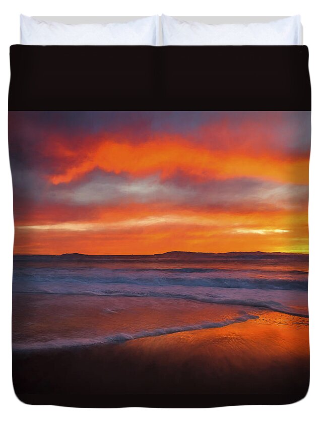 Beach Duvet Cover featuring the photograph Ventura, California Sunset by John A Rodriguez