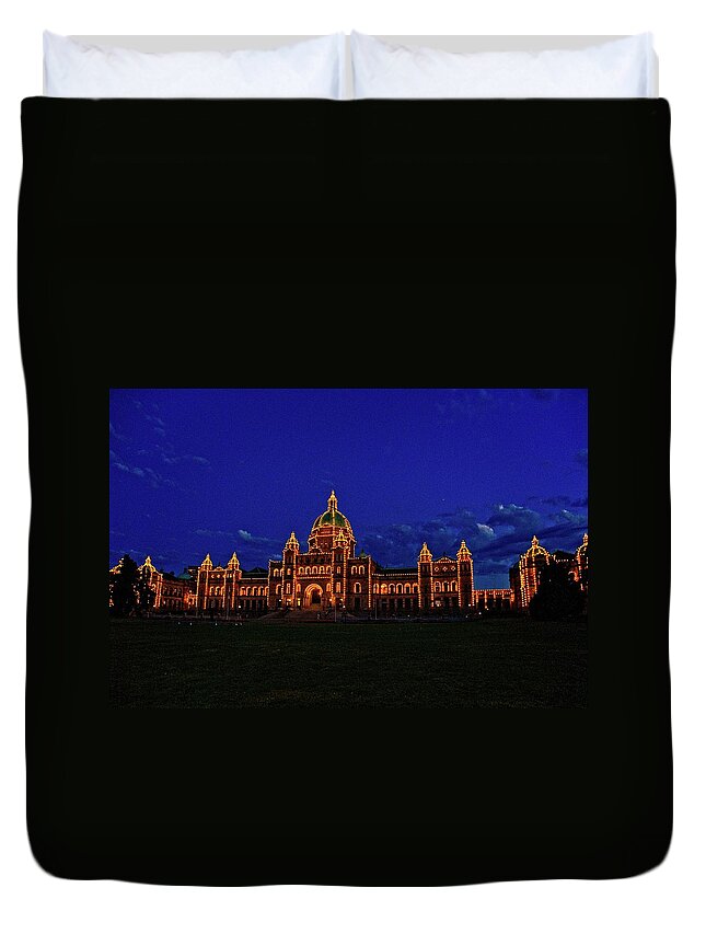 Victoria Bc Duvet Cover featuring the photograph Victoria At Dusk by Craig Perry-Ollila
