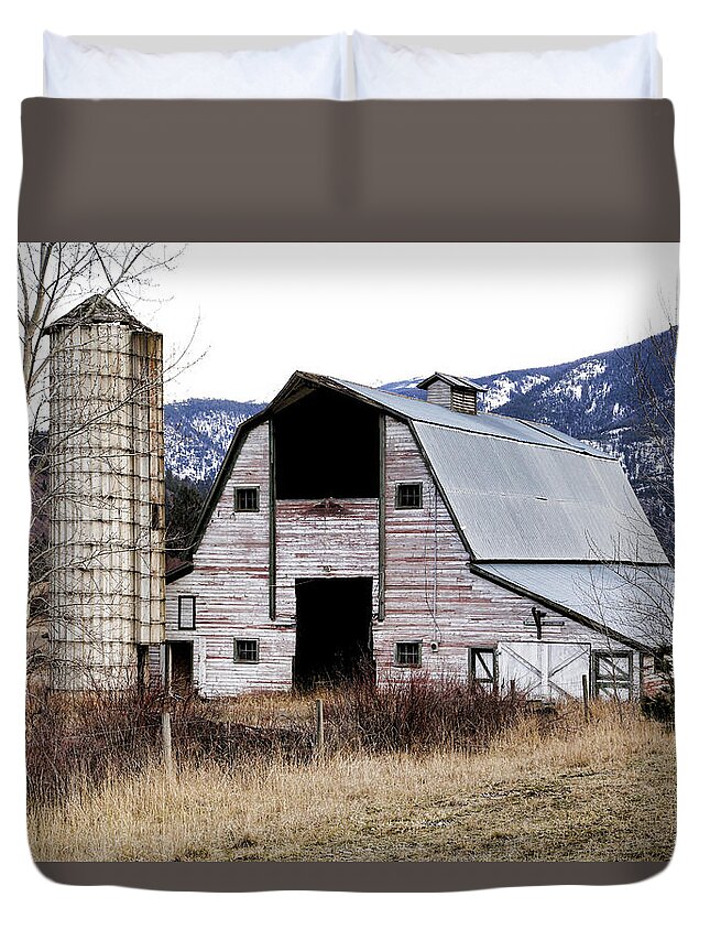 Barn Duvet Cover featuring the photograph Vintaged Red Barn by Athena Mckinzie