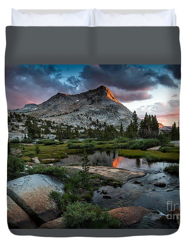 Landscape Duvet Cover featuring the photograph Vogelsang Peak by Patti Schulze