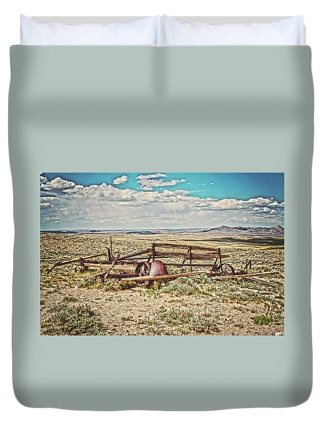 Wagon Duvet Cover featuring the photograph Wagon on Green Mountain by Amanda Smith