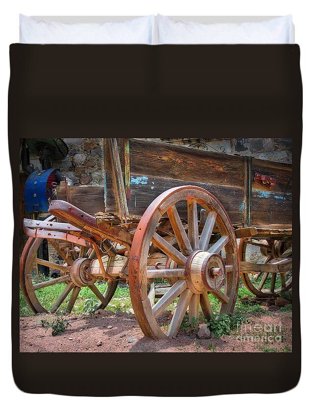 Wagon Duvet Cover featuring the photograph Wagons Ho by Barry Weiss