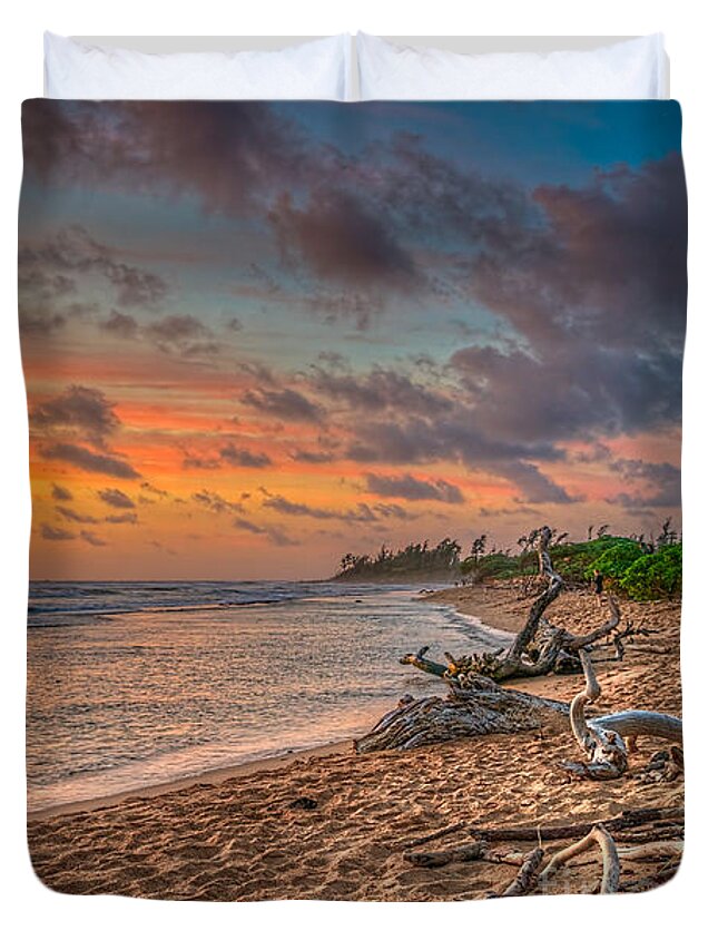 Hawaii Duvet Cover featuring the photograph Waiting for the sun by Izet Kapetanovic