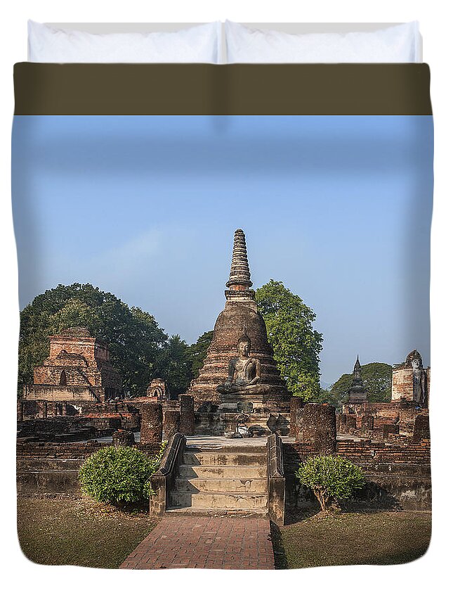 Temple Duvet Cover featuring the photograph Wat Mahathat Wihan and Chedi DTHST0022 by Gerry Gantt