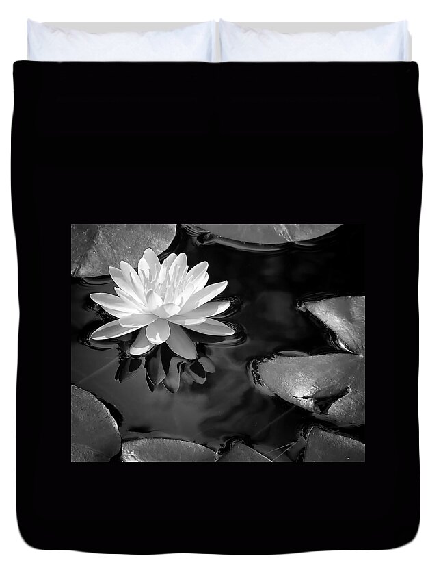 Water Lily Duvet Cover featuring the photograph Water Lily by Peg Runyan