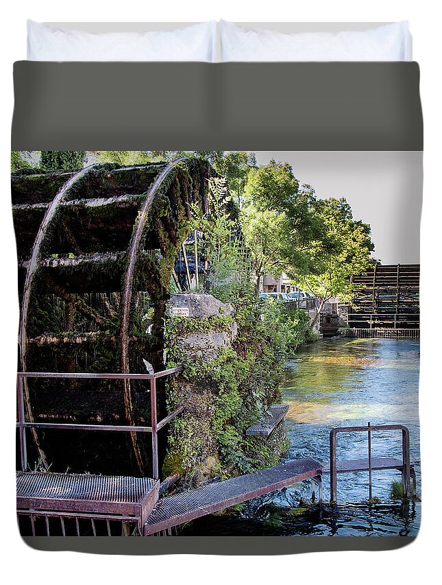 Isle-sur-la-sorgue Duvet Cover featuring the photograph Water wheels by Claudio Maioli