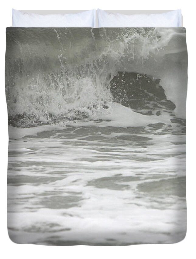 Ocean Duvet Cover featuring the photograph Wave Dropping by Captain Debbie Ritter