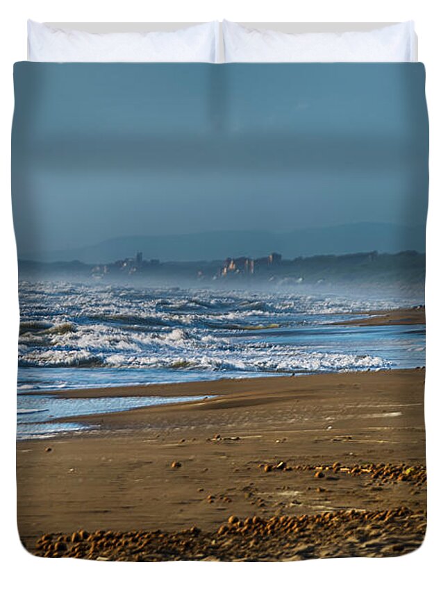 Passeggiatealevante Duvet Cover featuring the photograph Waves At Donoratico Beach - Spiaggia Di Donoratico by Enrico Pelos