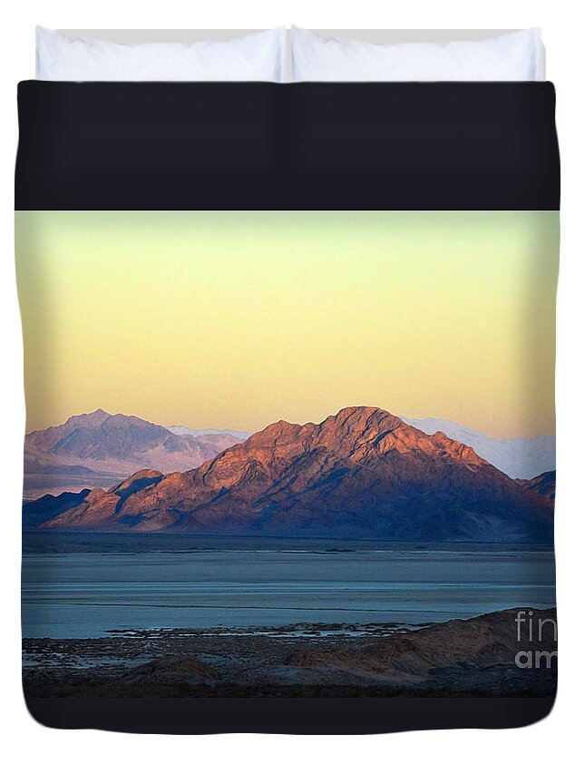 Landscape Duvet Cover featuring the photograph Western Sunset by Dan Holm