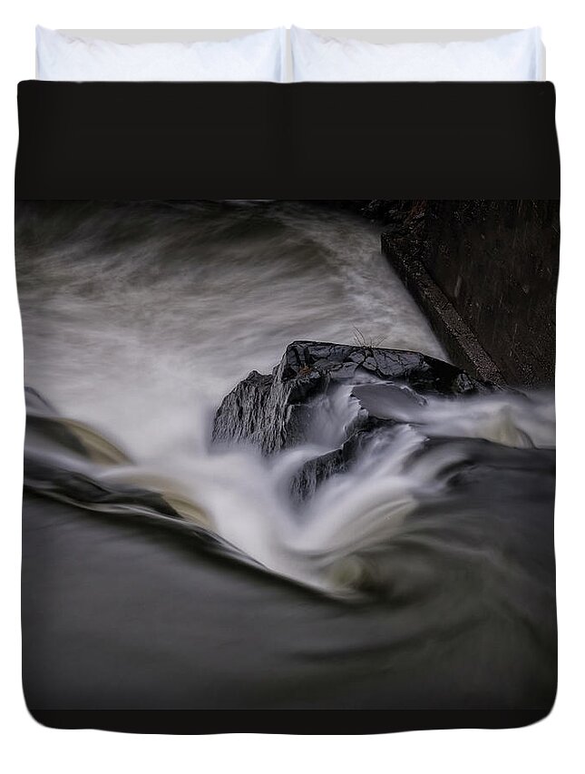 Whetstone Brook Duvet Cover featuring the photograph Whetstone Canyon by Tom Singleton