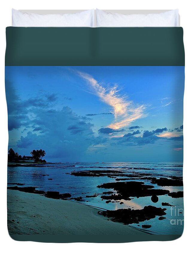 Sunset Duvet Cover featuring the photograph Winged Sunset by Craig Wood