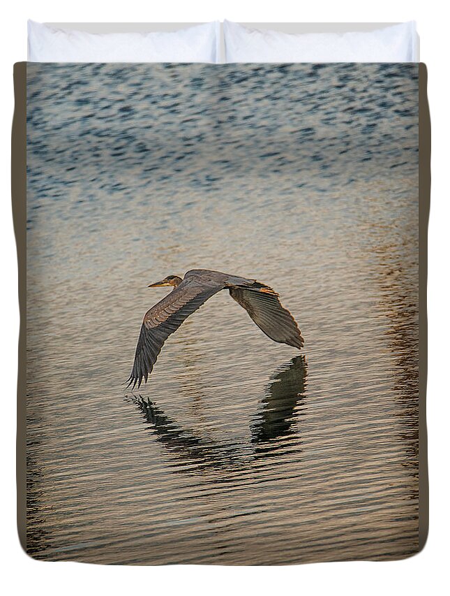 Central California Coast Duvet Cover featuring the photograph Winging It by Bill Roberts
