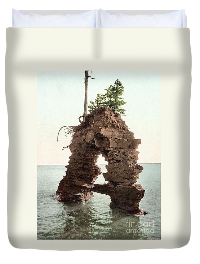 1899 Duvet Cover featuring the photograph Wisconsin, Apostle Islands. by Granger