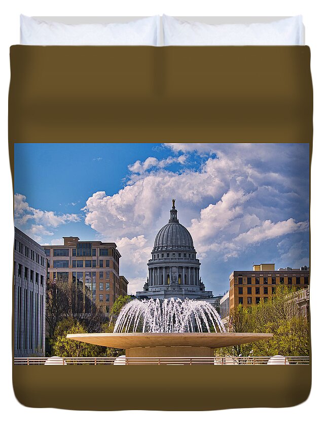 Wi Duvet Cover featuring the photograph Wisconsin Capitol and Fountain by Steven Ralser