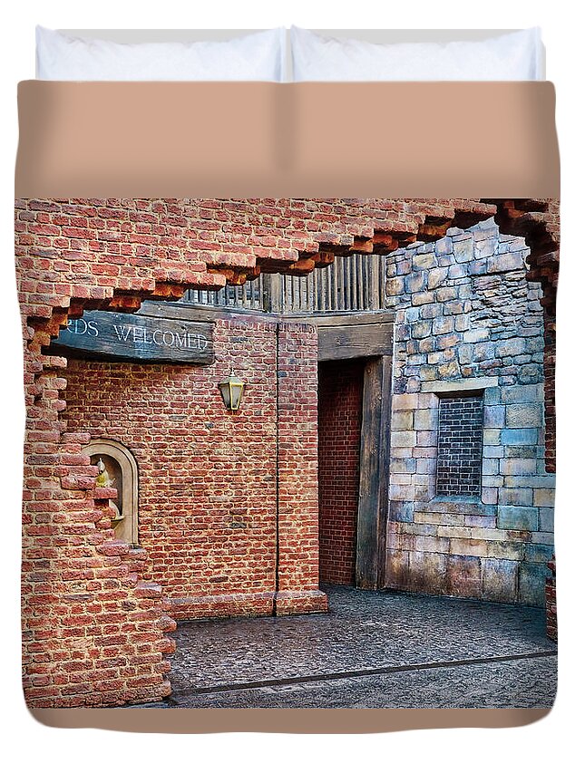 Amusement Parks Duvet Cover featuring the photograph Wizards Welcome by Jim Thompson