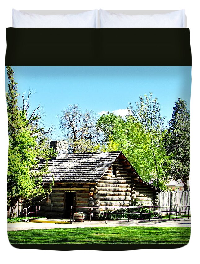 Sky Duvet Cover featuring the photograph Wooden Living by Marilyn Diaz