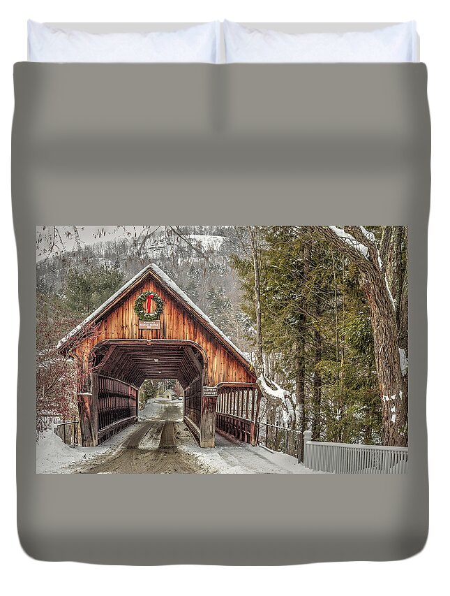 Covered Bridge Duvet Cover featuring the photograph Woodstock Middle Bridge by Rod Best