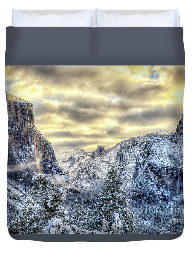 Winter Duvet Cover featuring the photograph Yosemite National Park Amazing Tunnel View Winter Beauty by Wayne Moran