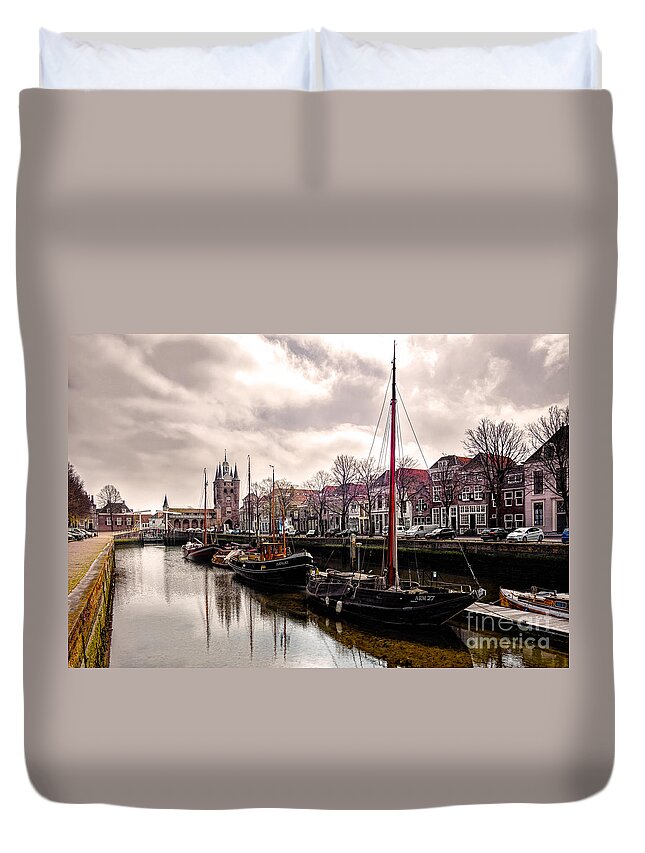 Zierikzee Duvet Cover featuring the photograph Zierikzee Zuidhavenpoort by Daniel Heine
