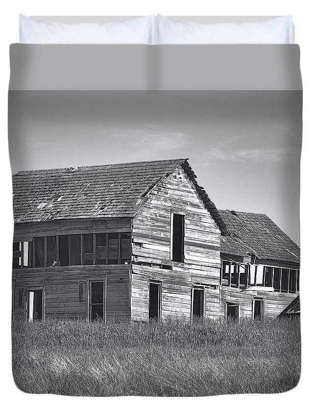 Palouse Duvet Cover featuring the photograph Abandoned #1 by Peggy Blackwell