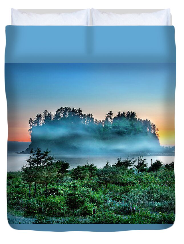 Washington Coastline Duvet Cover featuring the photograph First Beach by David Chasey