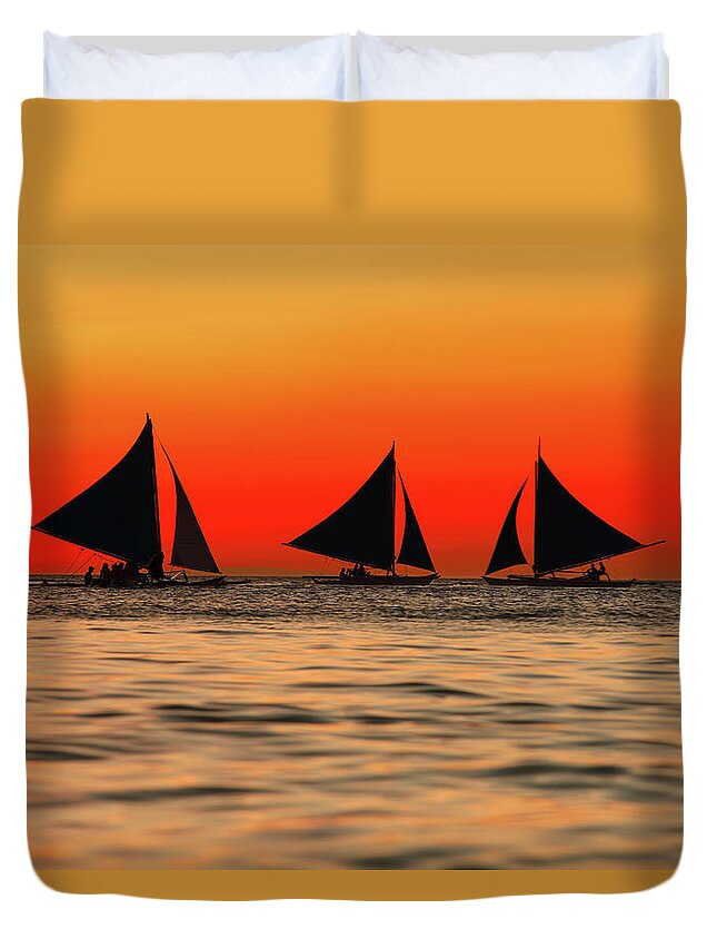Scenics Duvet Cover featuring the photograph Sailing At Sunset #1 by Vuk8691