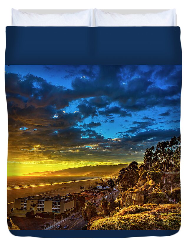 Santa Monica Bay Duvet Cover featuring the photograph Santa Monica Bay Sunset - 10.1.18 # 1 by Gene Parks