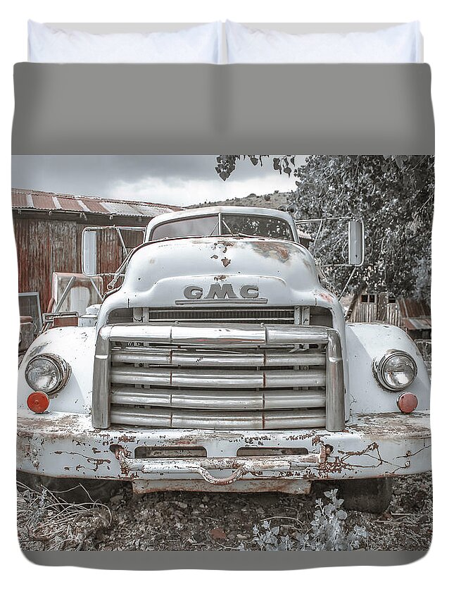 Truck Duvet Cover featuring the photograph 1950 Front End by Darrell Foster