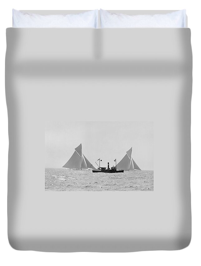 B1019 Duvet Cover featuring the photograph America's Cup, 1903 #2 by Granger