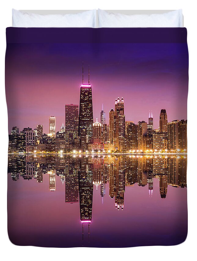 Water's Edge Duvet Cover featuring the photograph Chicago Illinois Skyline #5 by Pgiam