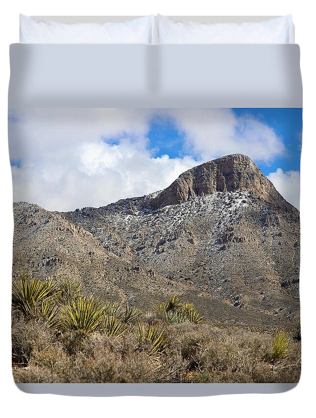 Red Rock Canyon National Conservation Area Duvet Cover featuring the photograph Red Rock Canyon #5 by Maria Jansson