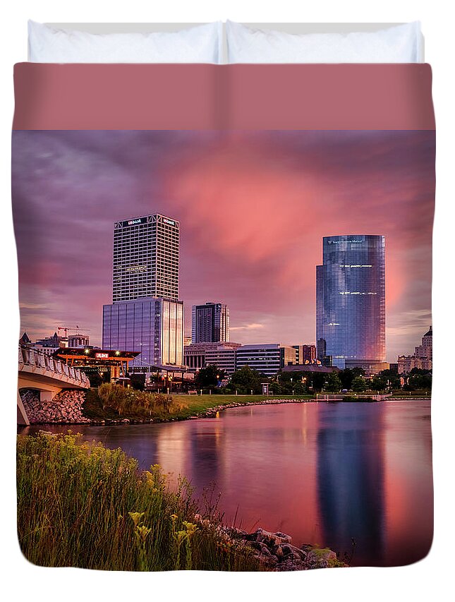 Lakeshore State Park Duvet Cover featuring the photograph Another magenta morning#project365 #OMDEM1MKII #milwau by Kristine Hinrichs