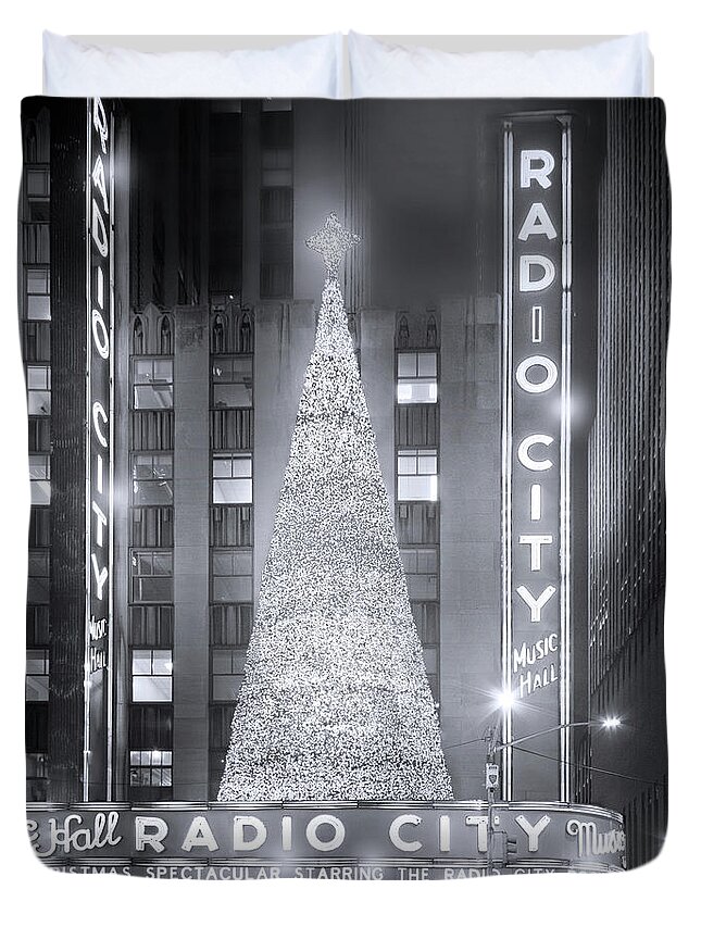 Radio City Music Hall Duvet Cover featuring the photograph A Radio City Christmas by Mark Andrew Thomas