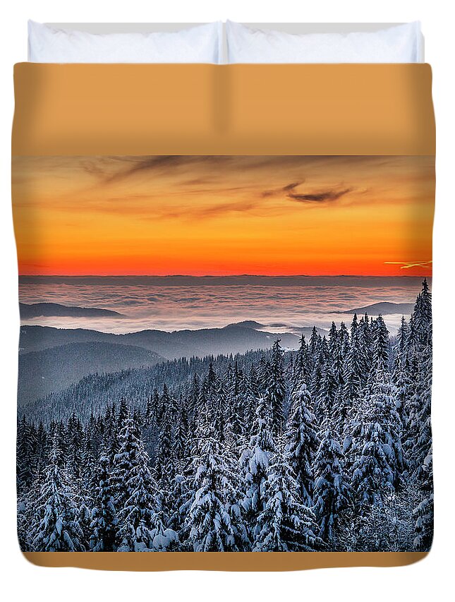 Bulgaria Duvet Cover featuring the photograph Above Ocean Of Clouds by Evgeni Dinev