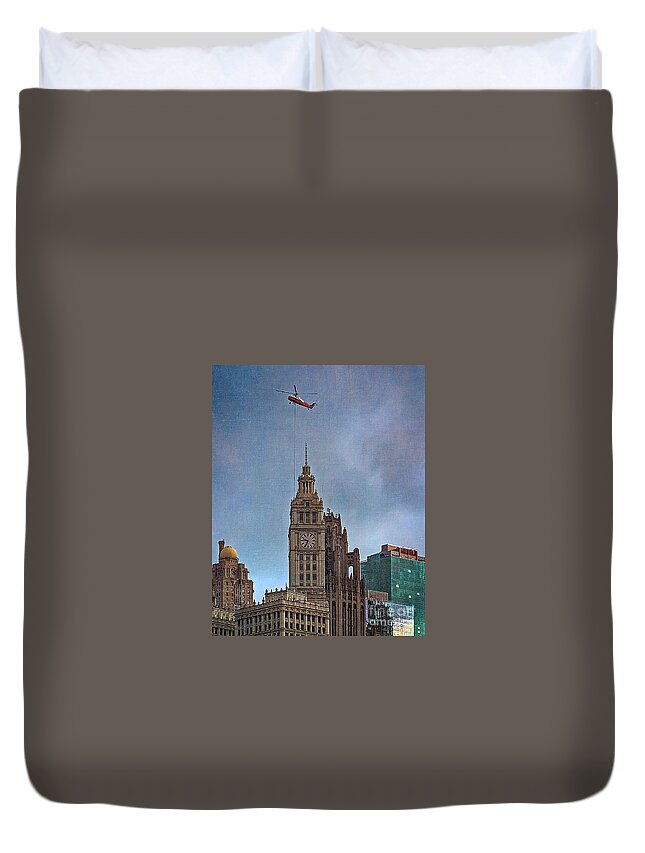 Chicago Duvet Cover featuring the photograph Air delivery by Izet Kapetanovic