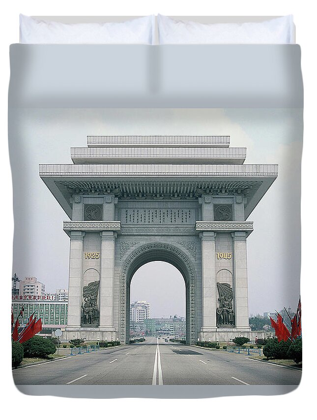 Arch Duvet Cover featuring the photograph Arch Of Triumph by Till Mosler