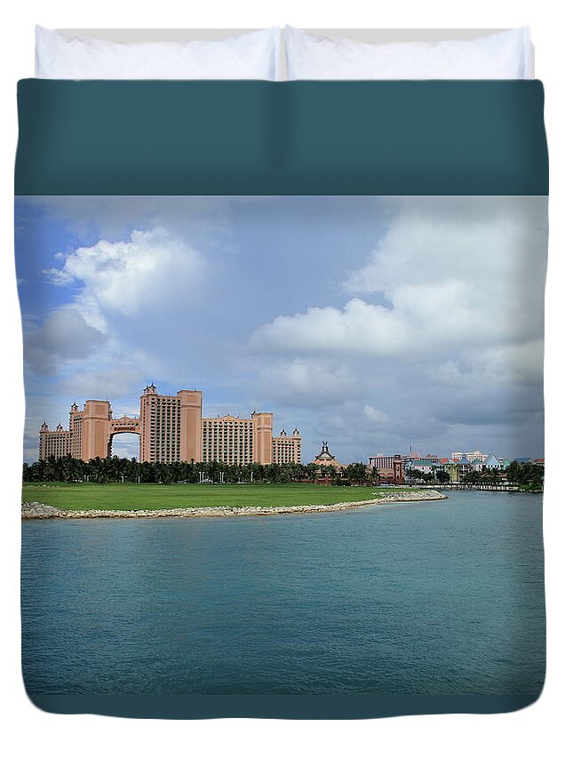 Atlantis Resort Duvet Cover featuring the photograph Atlantis Resort by Dave Guy