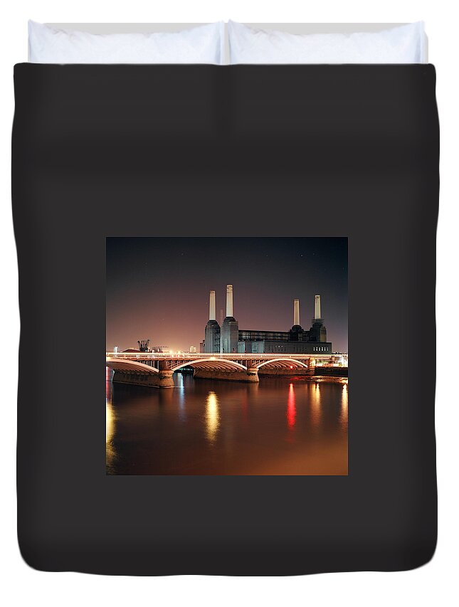 Arch Duvet Cover featuring the photograph Battersea Power Station At Night by Mark A Paulda