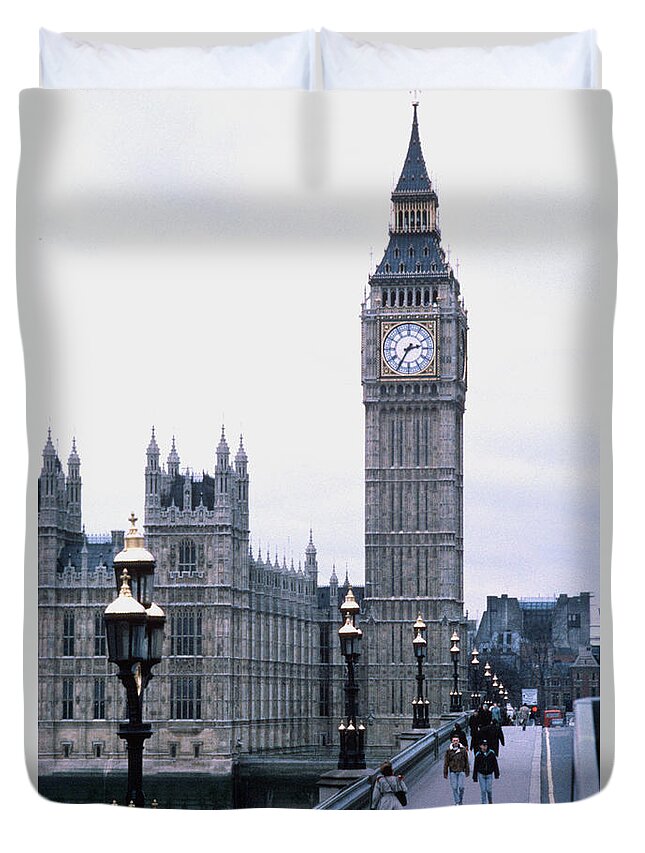 Clock Tower Duvet Cover featuring the photograph Big Ben In London by Dick Luria