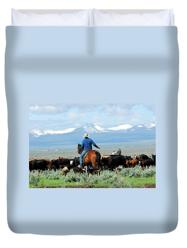 Horse Duvet Cover featuring the photograph Big Cattle Drive by Cgbaldauf