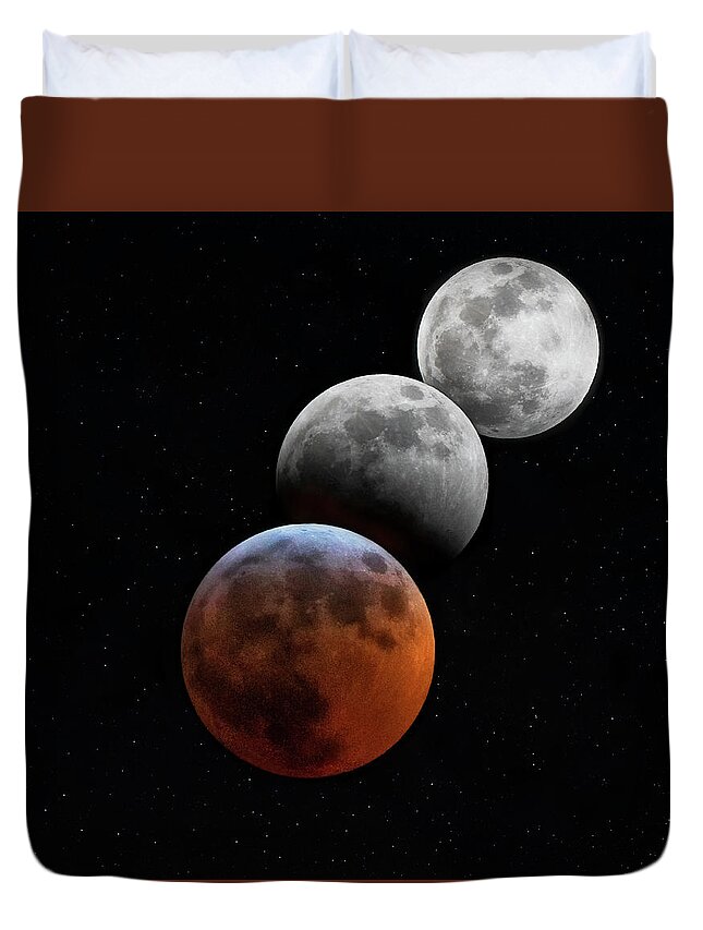 Lunar Eclipse Duvet Cover featuring the photograph Blood Moon Lunar Eclipse by Art Cole