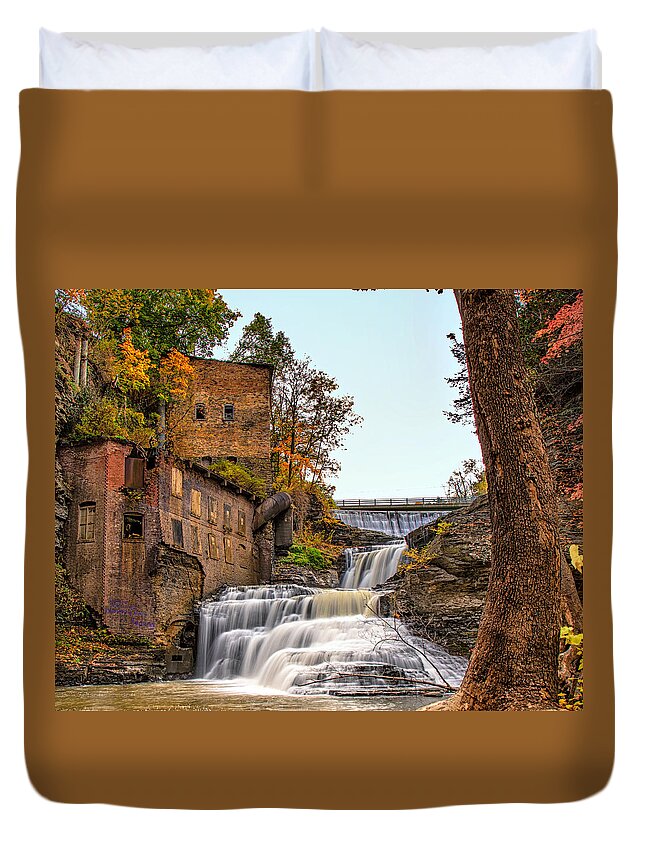 Waterfalls Duvet Cover featuring the photograph Business Mans Lunch Falls by Rod Best