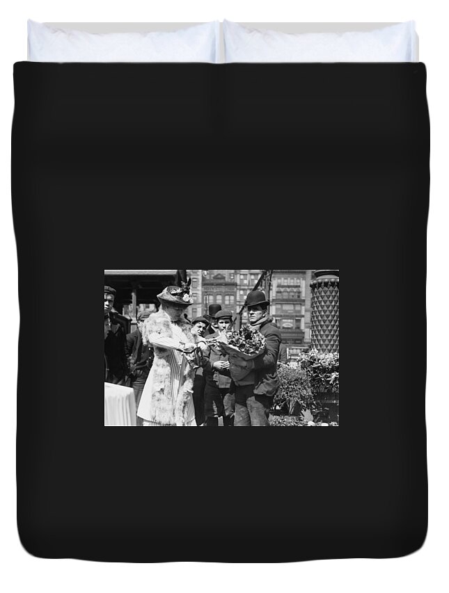 Vendor Duvet Cover featuring the painting Buying Easter flowers in Union Square, New York by 