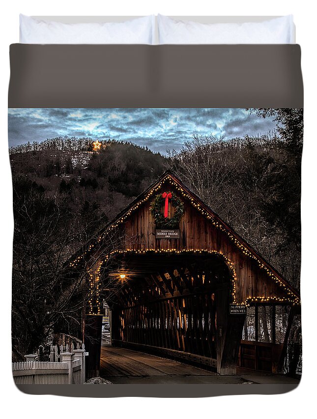 Middle Covered Bridge Duvet Cover featuring the photograph Christmas Star above Woodstock Covered Bridge by Jeff Folger