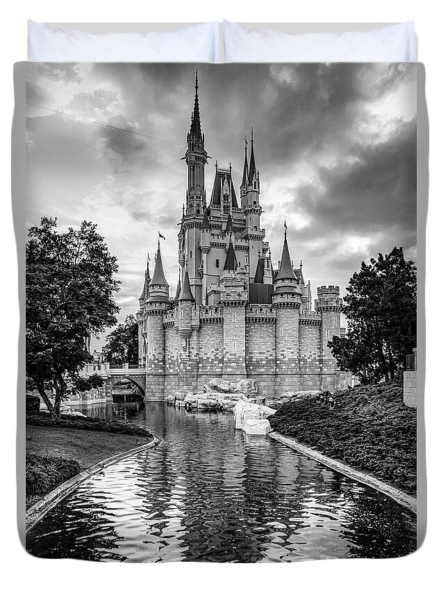 https://render.fineartamerica.com/images/rendered/default/duvet-cover/images/artworkimages/medium/2/cinderella-castle-and-magic-kingdom-in-monochrome-gregory-ballos.jpg?&targetx=140&targety=0&imagewidth=563&imageheight=844&modelwidth=844&modelheight=844&backgroundcolor=CFCFCF&orientation=0&producttype=duvetcover-queen