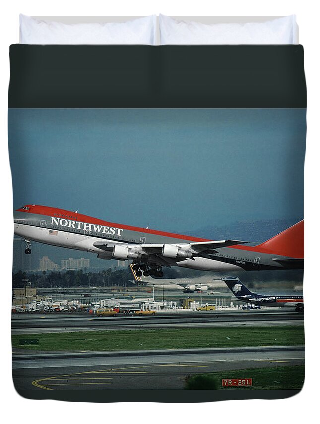 Northwest Airlines Duvet Cover featuring the photograph Classic Northwest Airlines Boeing 747 by Erik Simonsen