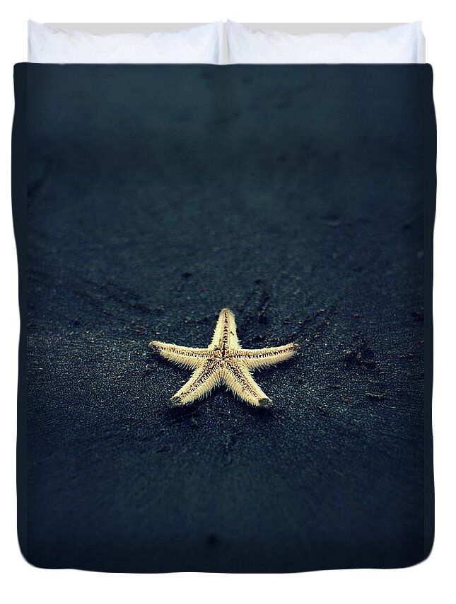 Starfish Duvet Cover featuring the photograph Close-up Of Starfish At Beach by Anupam Kamal