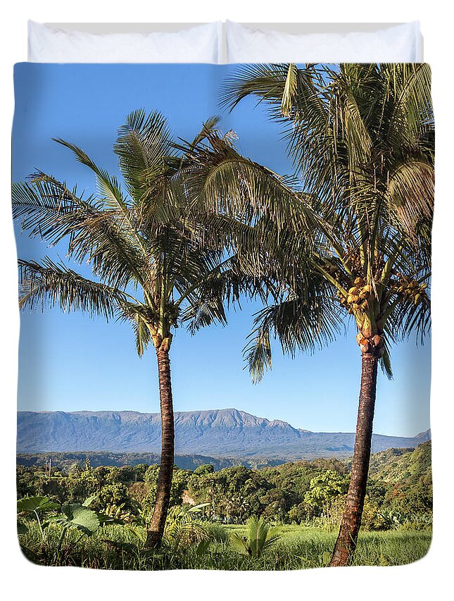 Hawaii View Duvet Cover featuring the photograph Coconut Hawaii View by Chris Spencer